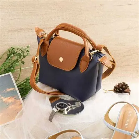 tas-selempang-wanita-bahan-sintetis-Tas-Selempang