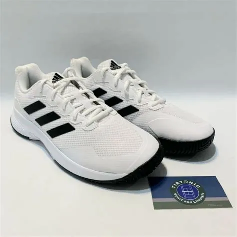 sepatu-tenis-adidas-pria-terbaru-Sepatu-Tenis